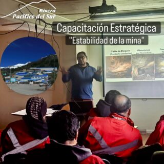 Nuestra compañía, en su constante preocupación por sus trabajadores y por los sistemas de seguridad, dictó en el día de ayer una completa capacitación sobre "Estabilidad de la Mina", a cargo del Profesor Phd Juan Andres Jarufe, Consultor Geomecanico Senior de la universidad de Santiago de Chile.
Cuando las minas son explotadas requieren de estudios permanentes que permitan brindar seguridad a sus trabajadores y así también una correcta ejecución del trabajo al interior de esta.
Como empresa nos esforzamos a diario para que nuestra compañía cumpla con los estándares requeridos para ser la mejor en lo que hacemos.