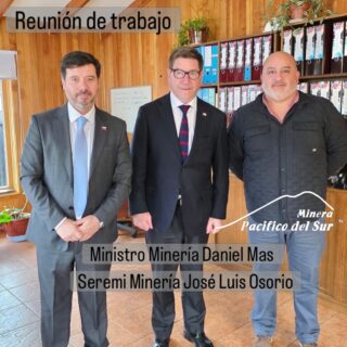 Una productiva reunión de trabajo sostuvieron nuestro Gerente General de Minera Pacífico del Sur, José Quiroga, junto al ministro de minería Daniel Mas y al Seremi de la cartera, Jose Luis Osorio.

La instancia permitió abordar y dar a conocer los proyectos presentes y futuros de la compañía, el aporte que esta realiza a la región, la absorción de mano de obra regional y el aporte tributario que esta realiza. 

Sin duda una instancia que permite abordar temas importantes para el desarrollo de Aysén en beneficio de sus habitantes