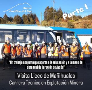En un trabajo conjunto, nuestra compañía recibió en su yacimiento El Toqui, a los alumnos de 3• y 4• medio, con especialidad en Técnico en Explotación Minera, del Liceo de Mañihuales.

Este trabajo conjunto y virtuoso se enfoca en vincular la educación técnica con la vocación productiva minera local.

Estuvimos muy complacidos de recibir a los alumnos, a los profesores Maximiliano Jara, Matías Hernandez y la Inspectora Soledad Foitzick.

Esta es la primera parte de la visita, subiremos más fotografías de su recorrido por las distintas áreas de la mina y la información técnica recibida en cada una de ellas.